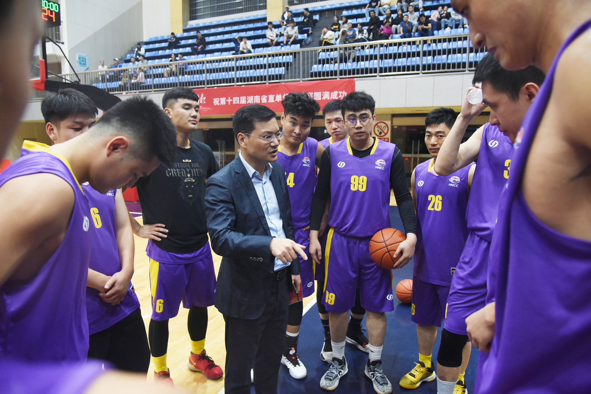 杨雄伟到现场为球员加油_副本.jpg